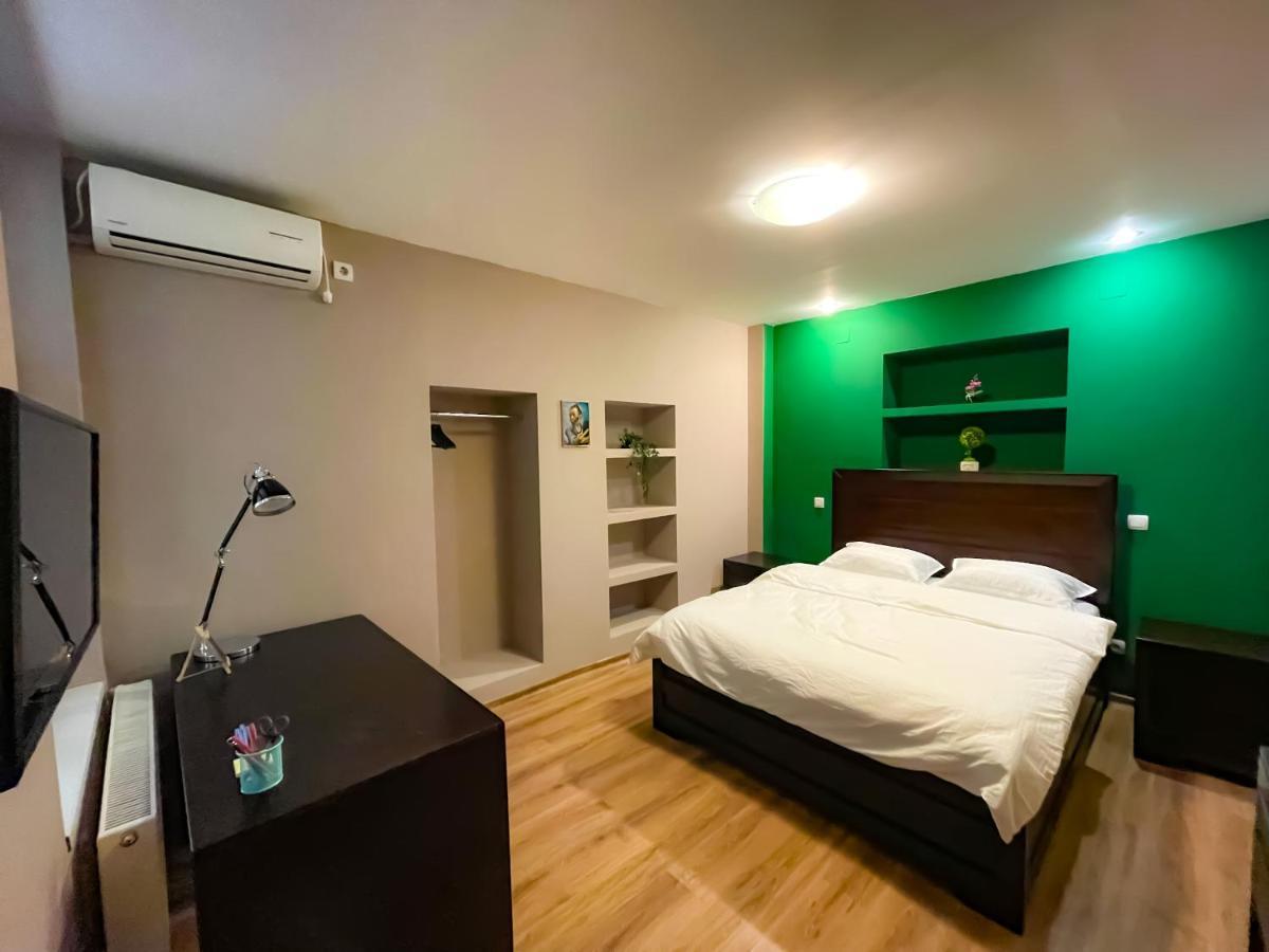Appartement Cool Flat With Hot Tub In The Old Town à Bucarest Extérieur photo