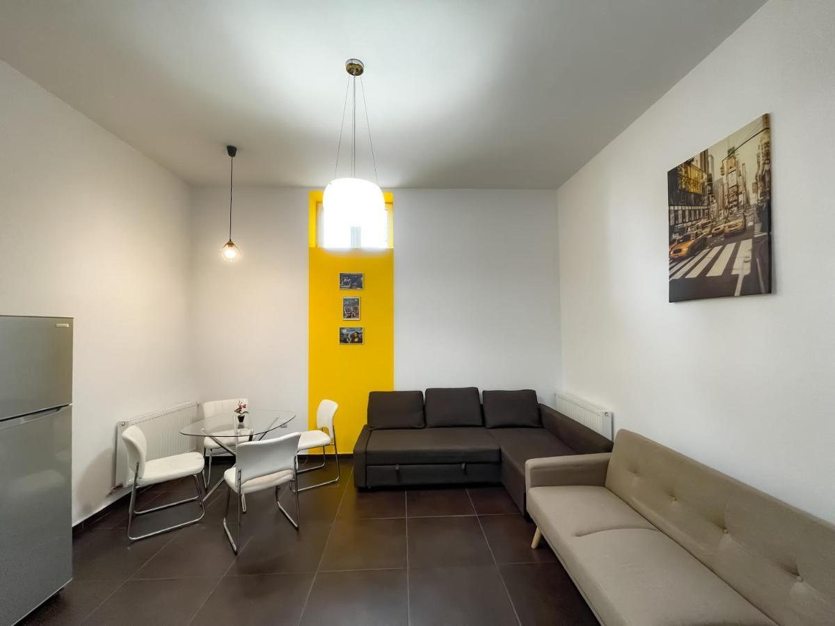 Appartement Cool Flat With Hot Tub In The Old Town à Bucarest Extérieur photo