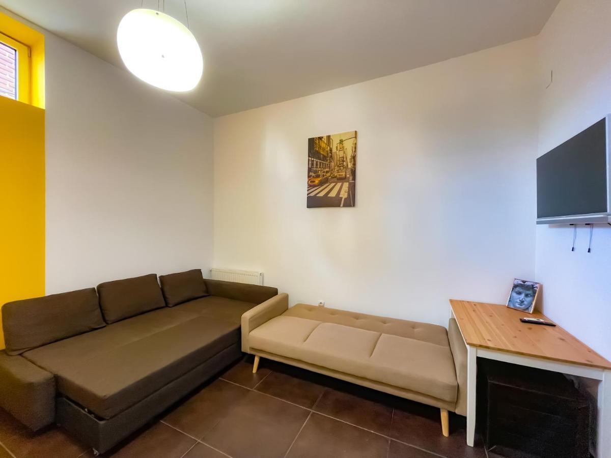 Appartement Cool Flat With Hot Tub In The Old Town à Bucarest Extérieur photo
