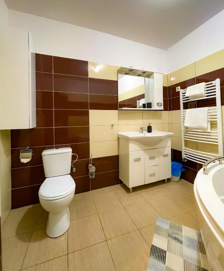 Appartement Cool Flat With Hot Tub In The Old Town à Bucarest Extérieur photo