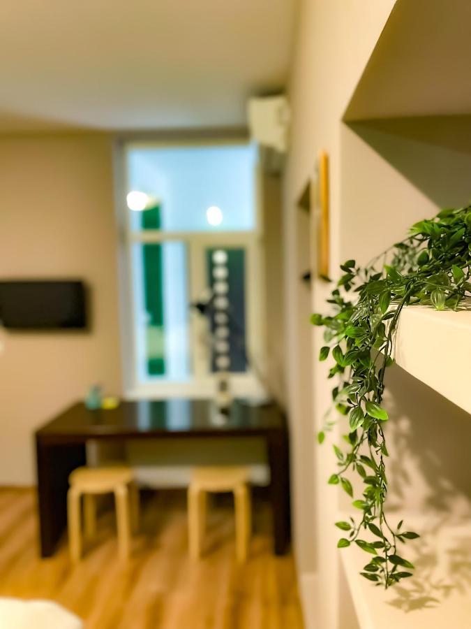 Appartement Cool Flat With Hot Tub In The Old Town à Bucarest Extérieur photo