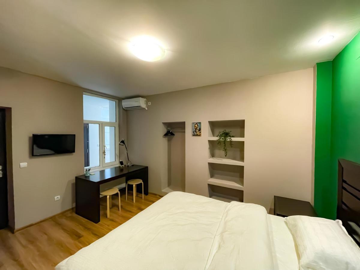 Appartement Cool Flat With Hot Tub In The Old Town à Bucarest Extérieur photo